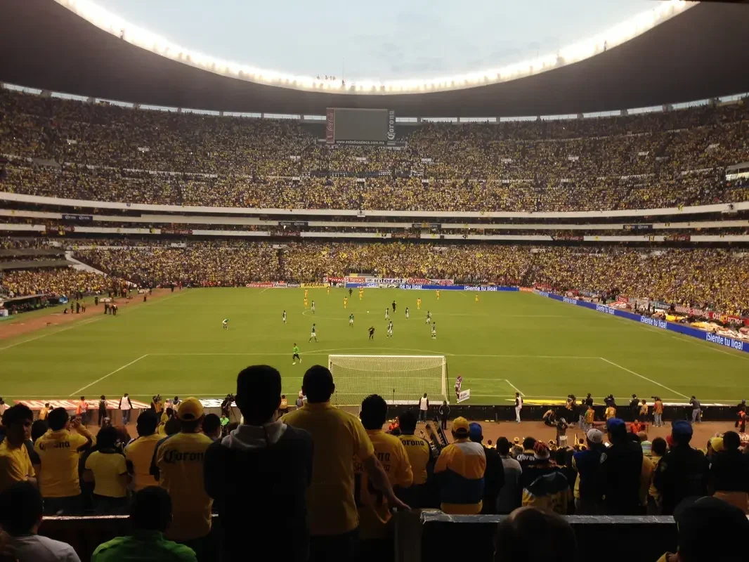 Fotbalový zápas na Estadio Azteca v Mexiku, dějišti MS 2026