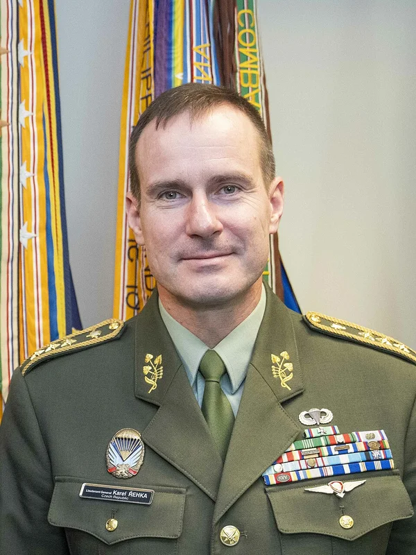 Generál Karel Řehka v armádní uniformě, náčelník Generálního štábu ČR