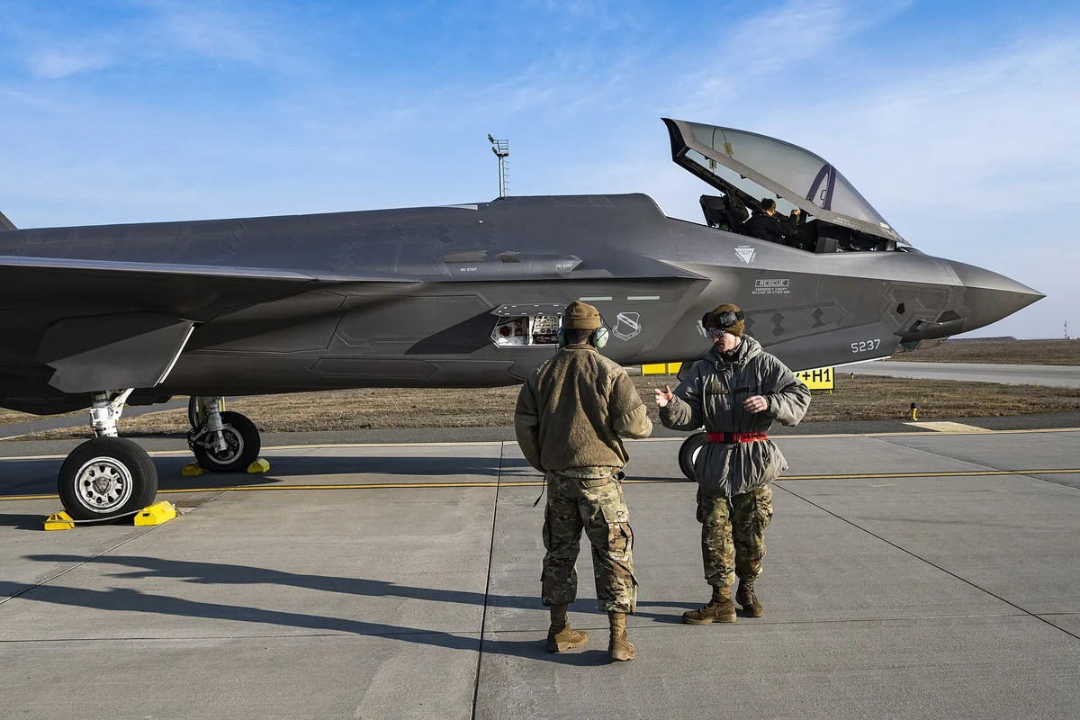 Americký stíhač F-35 na základně před útokem USA na Írán