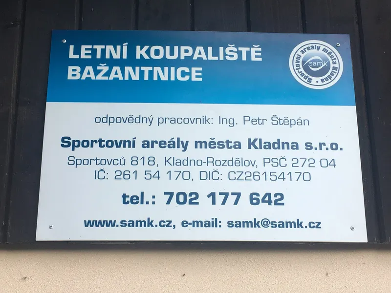 Informační cedule areálu Letní koupaliště Bažantnice Kladno