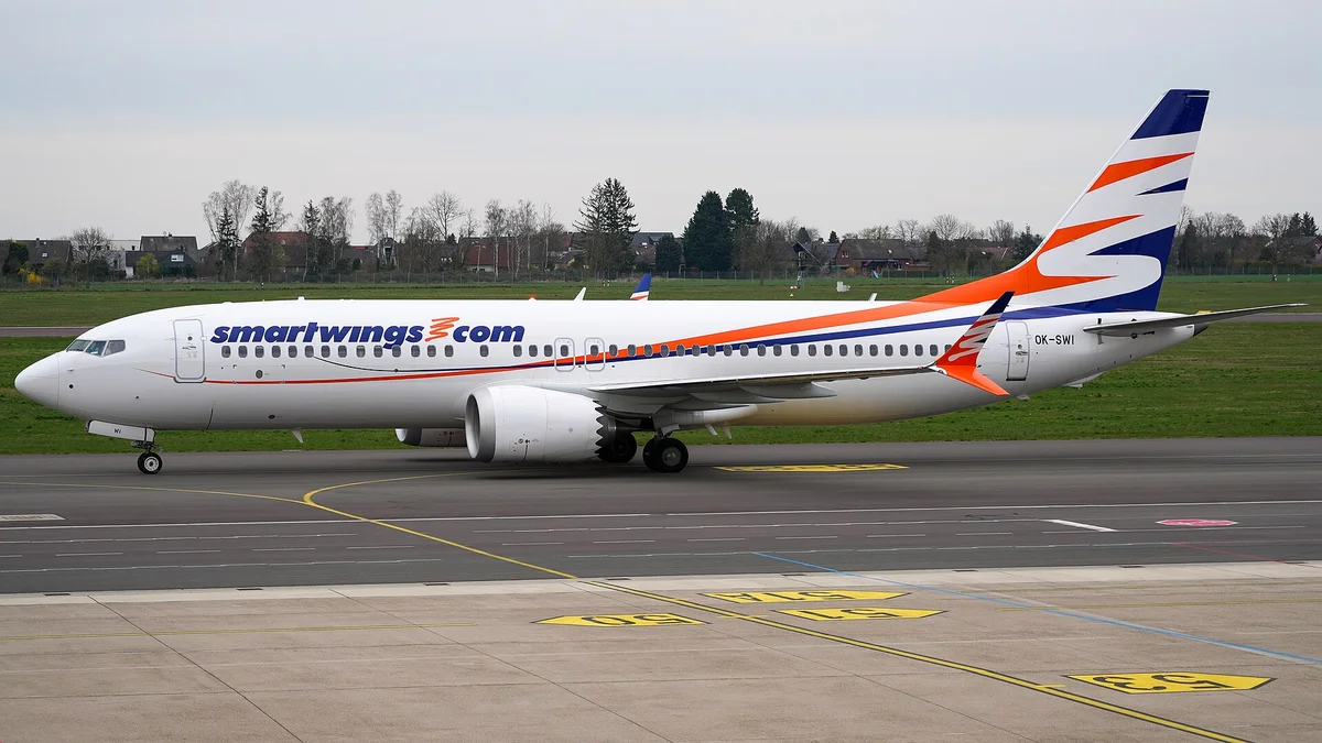 Smartwings Boeing 737 Max letadlo na letišti evakuační let