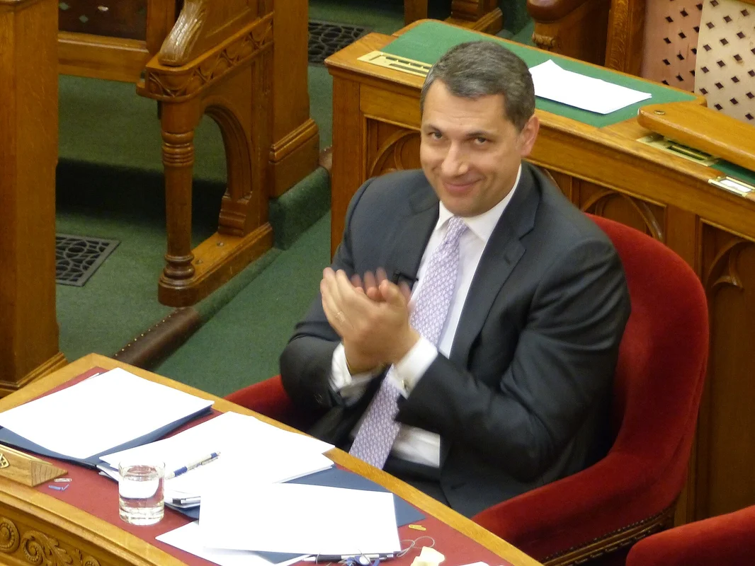 Maďarský ministr János Lázár v parlamentu, odveta za ropovod Družba