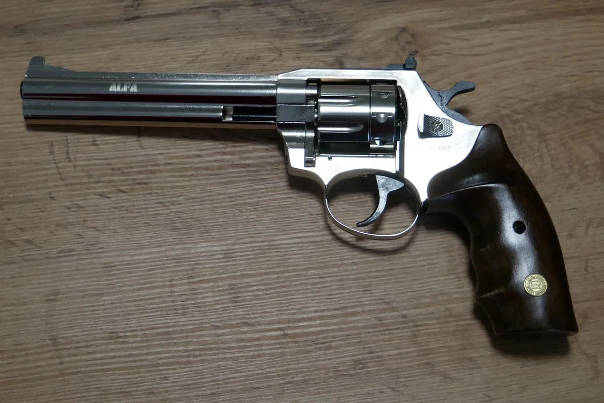 Flobertka Alfa — český revolver spadající pod nový zákon o zbraních 2026