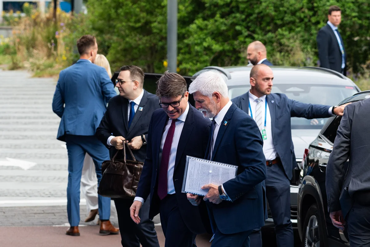 Prezident Petr Pavel přichází na summit NATO s delegací
