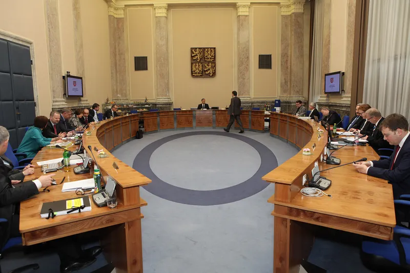 Zasedání vlády České republiky o regulaci neziskových organizací a dotací