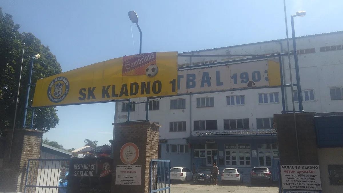 Vstup do Stadionu Františka Kloze s bannerem SK Kladno