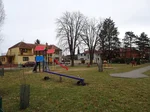 Dětské hřiště v Charvátské Nové Vsi u Břeclavi s prolézačkou a houpačkou