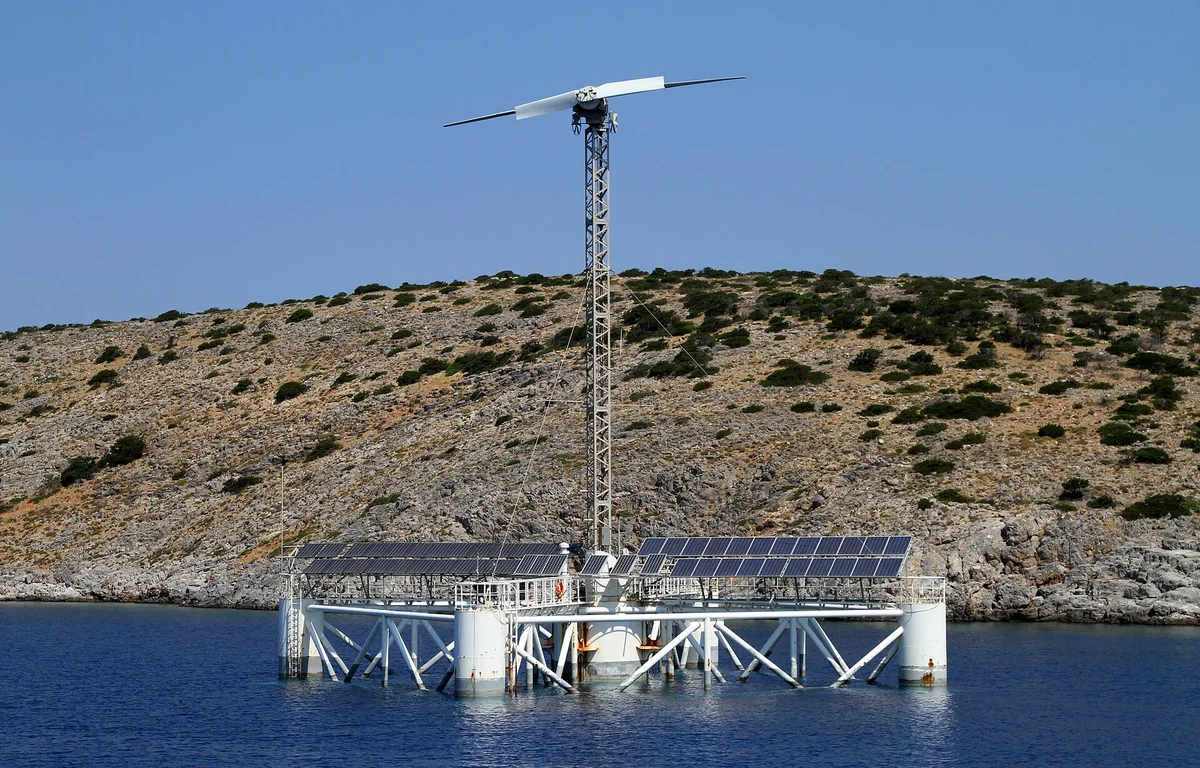 Plovoucí odsolovací stanice na moři — infrastruktura pitné vody chráněná Ženevskými úmluvami