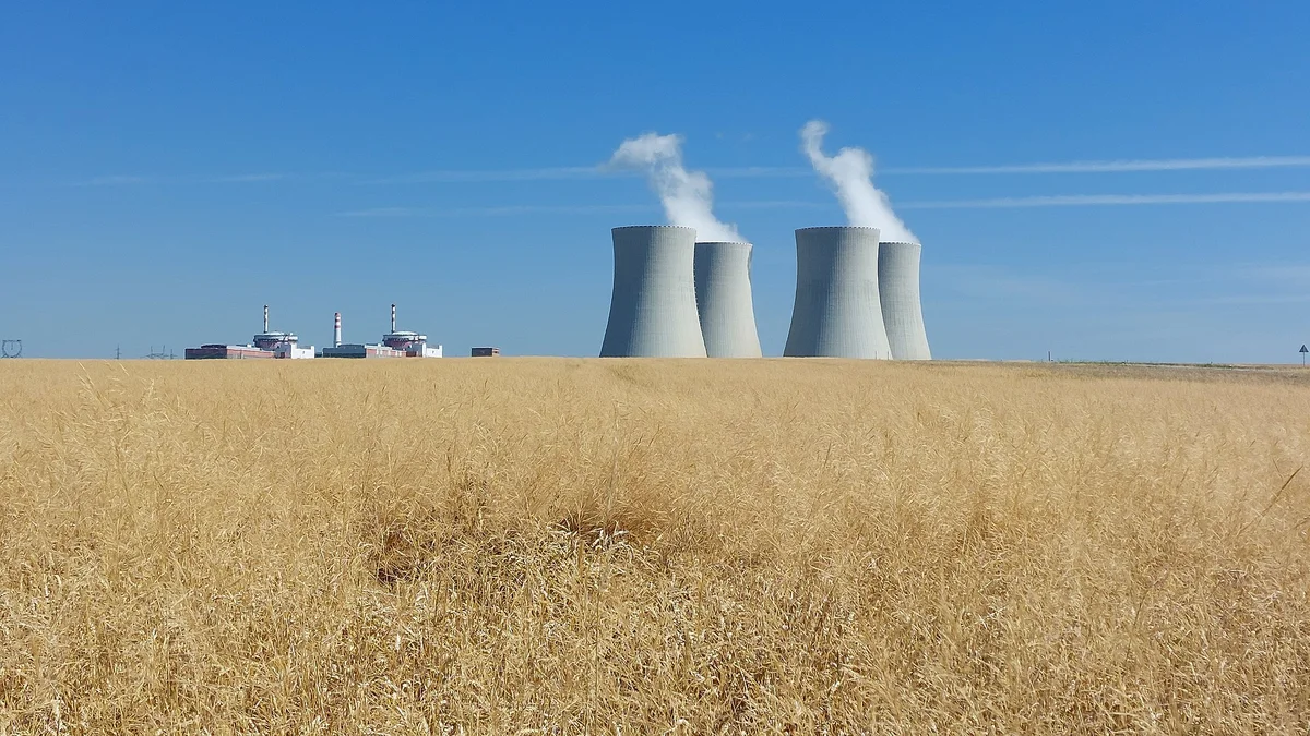 Jaderná elektrárna Temelín — symbol ČEZ a zestátnění energetiky v ČR