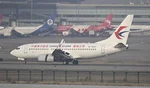 Letadlo China Eastern Airlines Boeing 737 na letišti — stejný typ jako havarovaný let MU5735