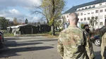 Ústřední vojenská nemocnice Praha, vojenský personál před budovou nemocnice