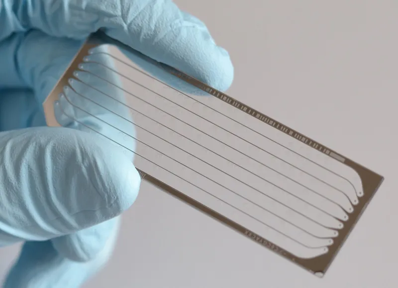 Sekvenační čip pro sekvenování DNA v moderní genomické laboratoři