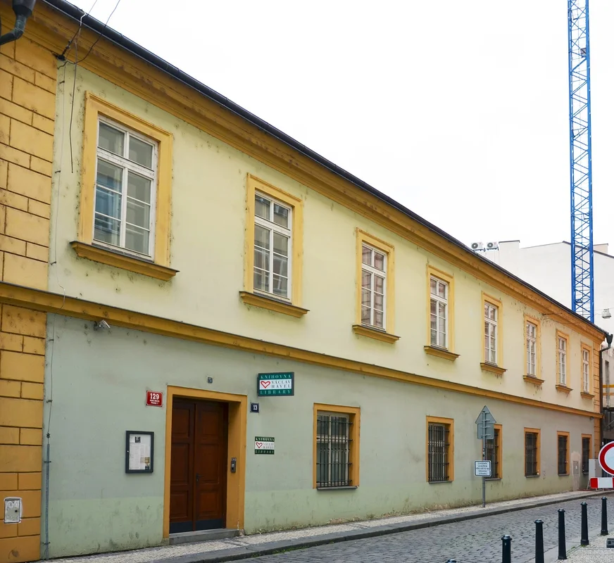 Sídlo Knihovny Václava Havla na Ostrovní 13 v Praze
