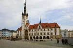 Stará radnice na náměstí v českém historickém městě, zastupitelstvo a samospráva