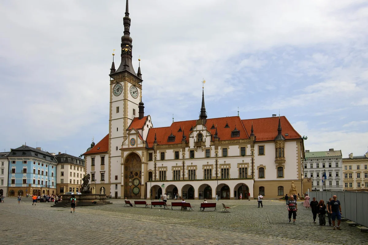 Stará radnice na náměstí v českém historickém městě, zastupitelstvo a samospráva