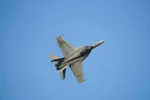 Vojenská stíhačka NATO při misi nad Baltským mořem v kontextu GPS spoofingu