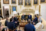 Arménský premiér Nikol Pašinján při podpisu strategického partnerství USA–Arménie