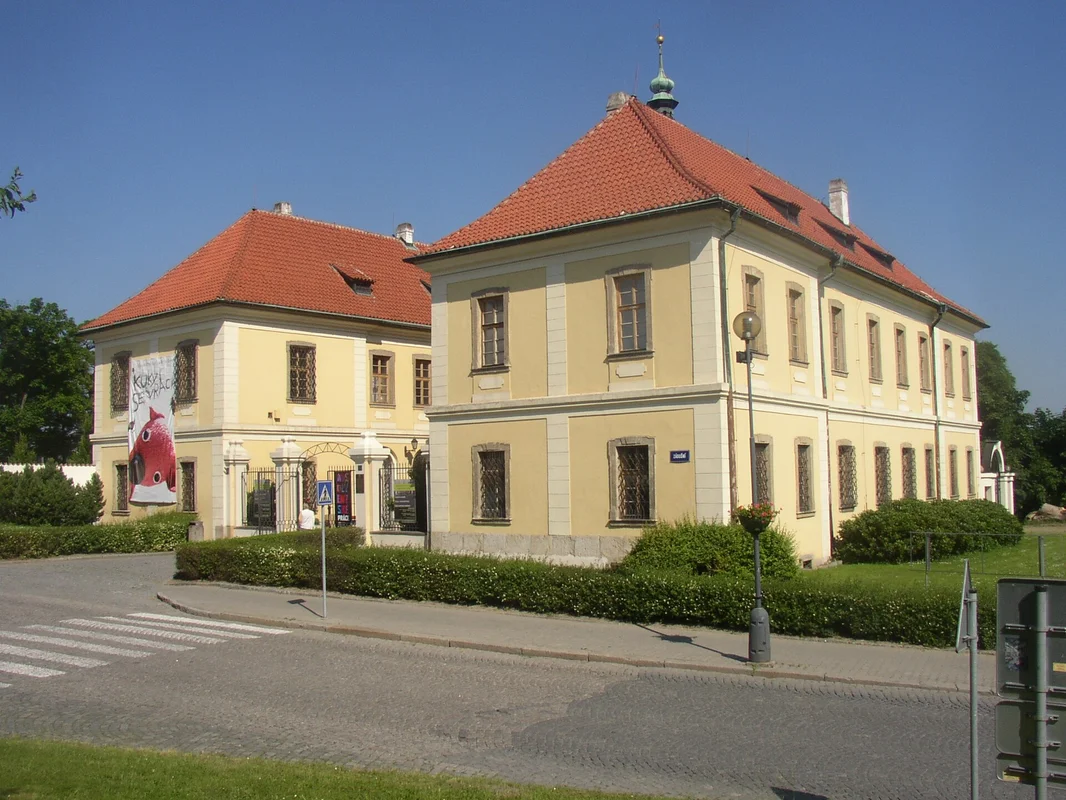 Kladenský zámek barokní průčelí v centru Kladna