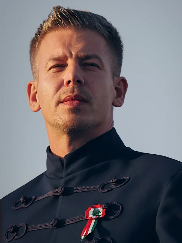 Péter Magyar maďarský premiér portrét ústavní krize 2026