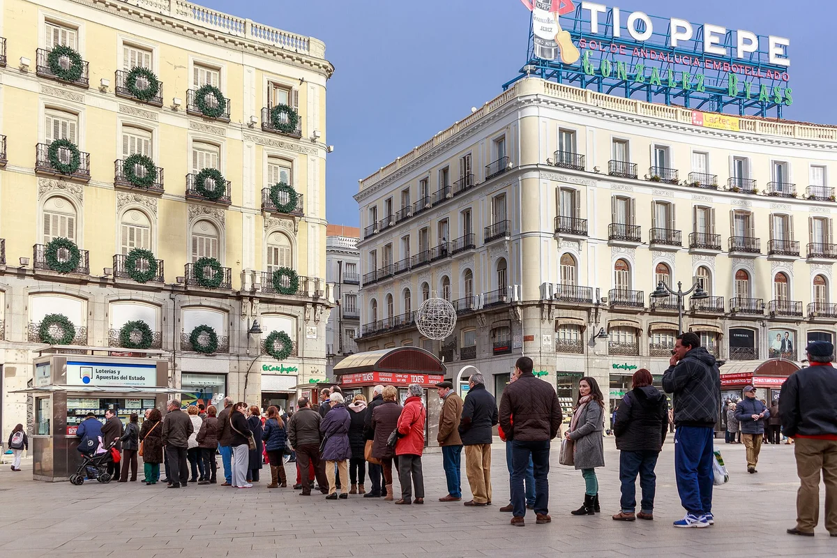 cola lotería de Navidad España impuesto Hacienda premios 2026