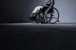 Invalidný vozík ako symbol invalidného dôchodku pri skleróze multiplex